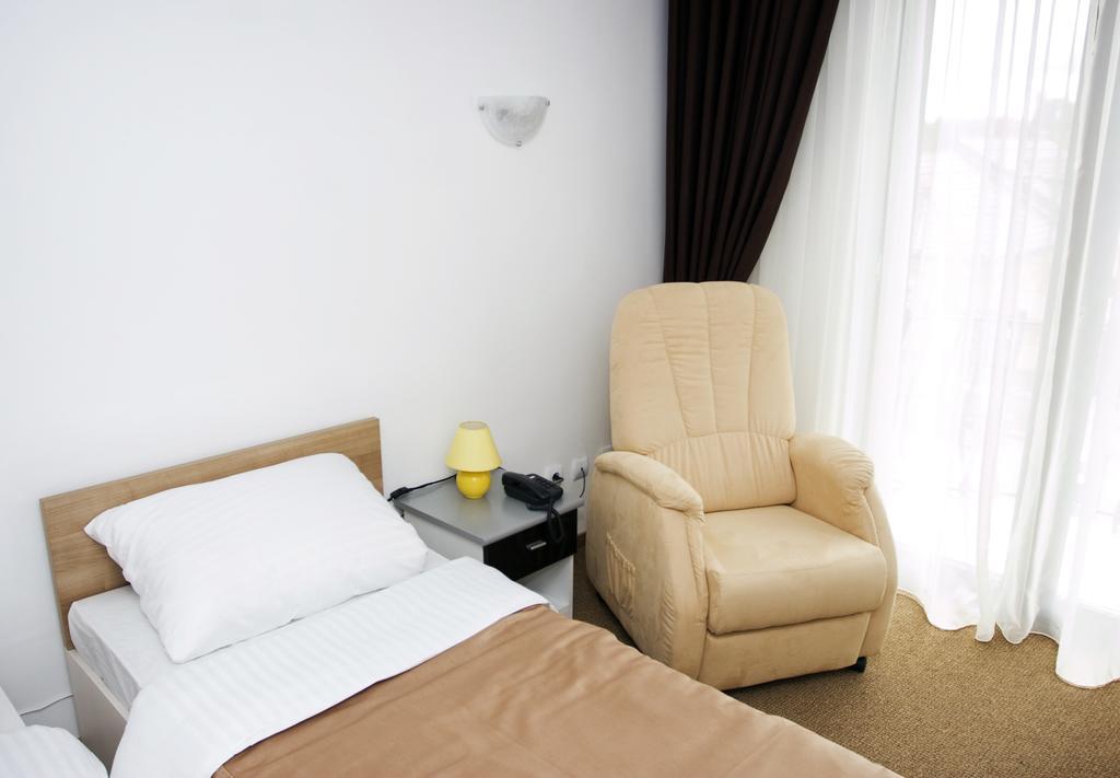 Rhc Royal Hotel Oradea Quarto foto