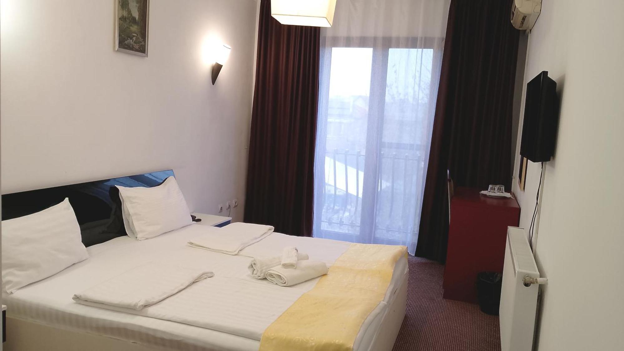 Rhc Royal Hotel Oradea Exterior foto